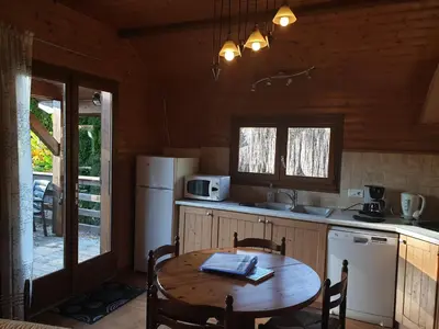 Cuisine ou kitchenette dans l'établissement Chalets les Silènes