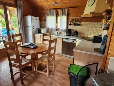 Cuisine ou kitchenette dans l'établissement Chalets les Silènes