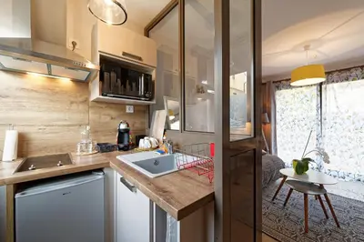 Cuisine ou kitchenette dans l'établissement Pied à Terre - Appart'hôtels au coeur d'Autun