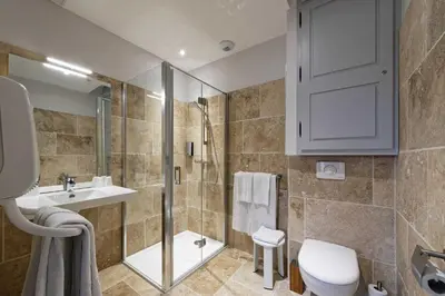 Salle de bains dans l'établissement Pied à Terre - Appart'hôtels au coeur d'Autun