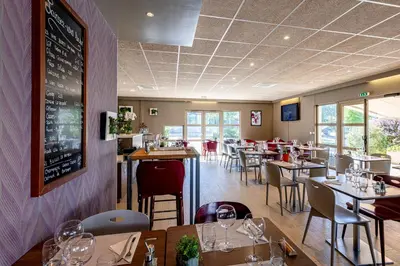 Restaurant ou autre lieu de restauration dans l'établissement Campanile Dijon Nord - Toison D'or