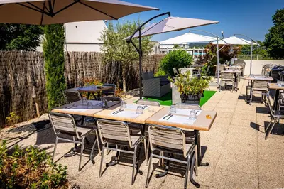 Restaurant ou autre lieu de restauration dans l'établissement Campanile Dijon Nord - Toison D'or