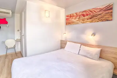 Un ou plusieurs lits dans un hébergement de l'établissement Brit Hotel Macon Nord Autoroute du Soleil