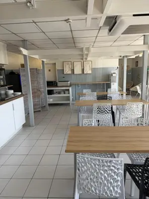 Cuisine ou kitchenette dans l'établissement Brit Hotel Macon Nord Autoroute du Soleil