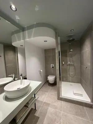 Salle de bains dans l'établissement Logis Hotel Darcy Dijon Centre