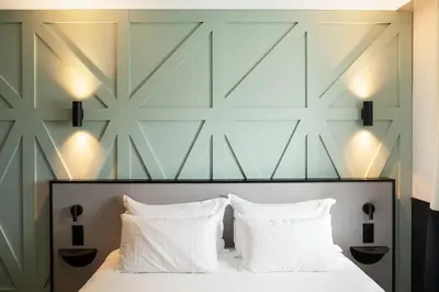 Un ou plusieurs lits dans un hébergement de l'établissement Logis Hotel Darcy Dijon Centre