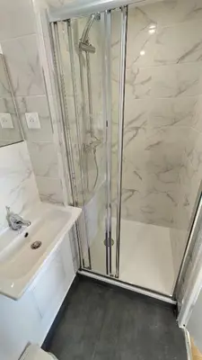 Salle de bains dans l'établissement Fasthotel Well Inn Mâcon sud - un hôtel FH Confort