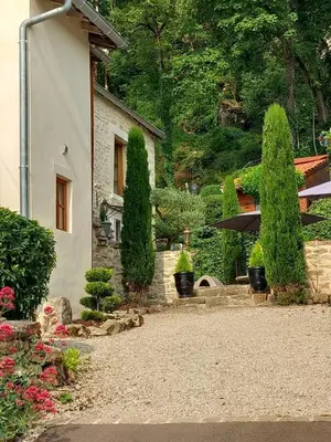 Jardin de l'établissement Les Allumettes d'Ecorsaint