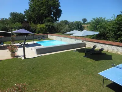 Piscine de l'établissement le gîte de viré ou située à proximité
