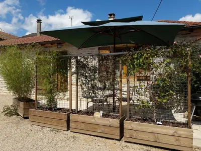 Jardin de l'établissement le gîte de viré