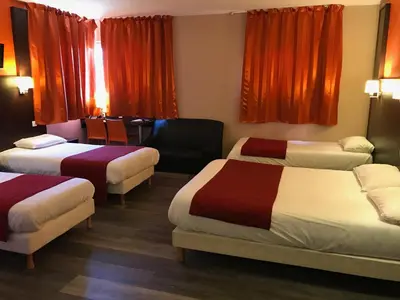 Un ou plusieurs lits dans un hébergement de l'établissement Hôtel Restaurant Kyriad Direct DIJON NORD - Zenith - Toison d'Or