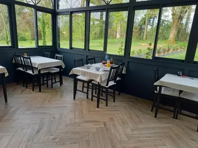 Restaurant ou autre lieu de restauration dans l'établissement Chambres d'hôtes Le Petit Roche