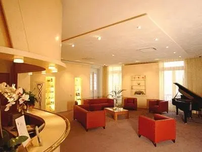 Coin salon dans l'établissement Logis Grand Hôtel Des Bains