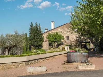 Jardin de l'établissement Logis Hôtel Restaurant La Vieille Ferme, Mâcon Nord