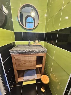 Salle de bains dans l'établissement Le D'Tour Gourmand