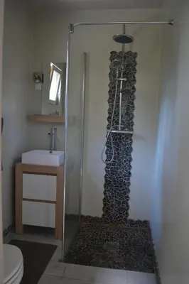 Salle de bains dans l'établissement La Licorne