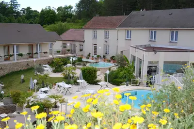 Piscine de l'établissement Lud'Hôtel ou située à proximité
