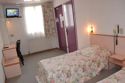Un ou plusieurs lits dans un hébergement de l'établissement Lud'Hôtel