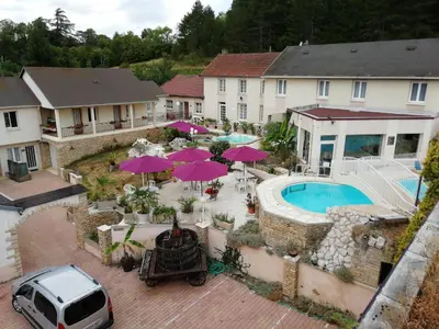 Piscine de l'établissement Lud'Hôtel ou située à proximité