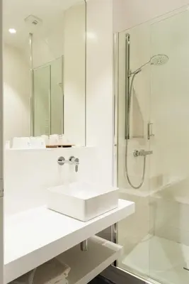 Salle de bains dans l'établissement Château de Saulon
