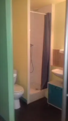 Salle de bains dans l'établissement Auberge Du Bon Coin