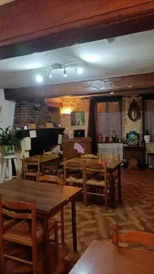 Télévision ou salle de divertissement dans l'établissement Auberge Du Bon Coin