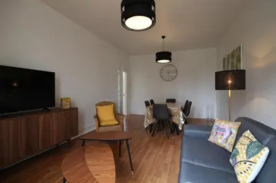 Télévision ou salle de divertissement dans l'établissement Appartements Le Cru Colbert