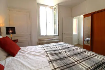 Un ou plusieurs lits dans un hébergement de l'établissement Appartements Le Cru Colbert