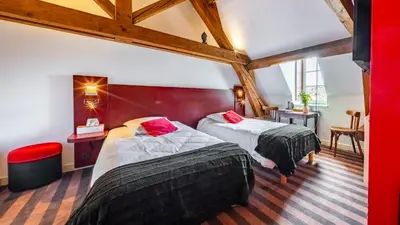 Un ou plusieurs lits dans un hébergement de l'établissement Hotel Relais De La Cote D'or