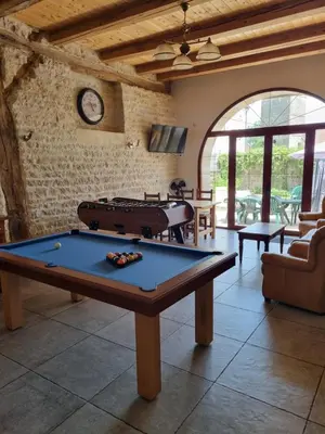 Billard dans l'établissement La Favière Enchantée - le gîte