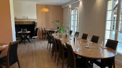 Restaurant ou autre lieu de restauration dans l'établissement Le Relais de la Sans Fond