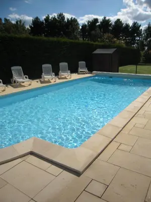 Piscine de l'établissement Le Relais de la Sans Fond ou située à proximité