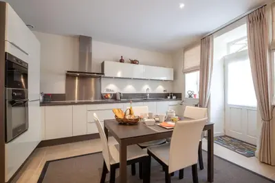 Cuisine ou kitchenette dans l'établissement Les Demeures du Tonnelier, Maison Rue
