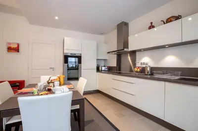 Cuisine ou kitchenette dans l'établissement Les Demeures du Tonnelier, Maison Rue