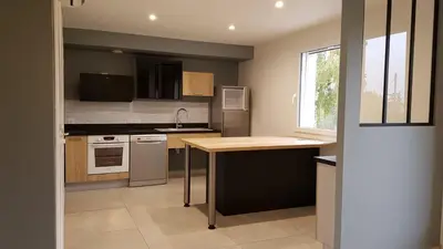 Cuisine ou kitchenette dans l'établissement Domaine de la Loge
