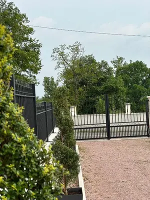 Jardin de l'établissement Gite de la Combe Ganat 3 étoiles