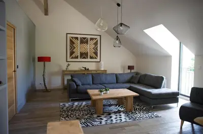 Coin salon dans l'établissement La Grange aux Ecureuils