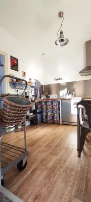 Cuisine ou kitchenette dans l'établissement L'Aristoloche