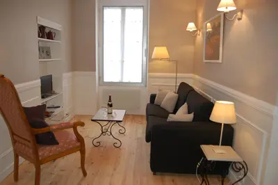 Coin salon dans l'établissement Beaune Residence appartement