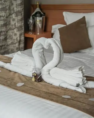 Un ou plusieurs lits dans un hébergement de l'établissement Hôtel Le Vouglans - Restaurant La Valouse