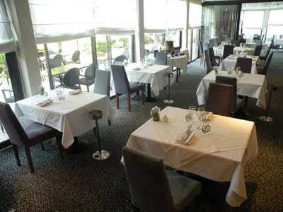 Restaurant ou autre lieu de restauration dans l'établissement Hôtel Restaurant Du Parc de la Colombière