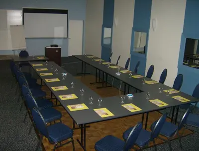 Espace de conférence ou salle de réunion dans l'établissement Hôtel Restaurant Du Parc de la Colombière