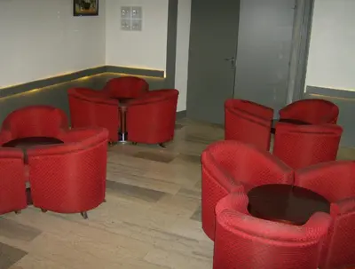 Coin salon dans l'établissement Hôtel Restaurant Du Parc de la Colombière