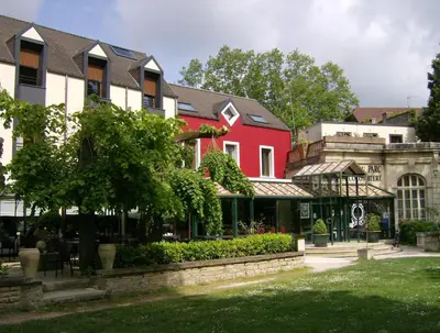 Jardin de l'établissement Hôtel Restaurant Du Parc de la Colombière