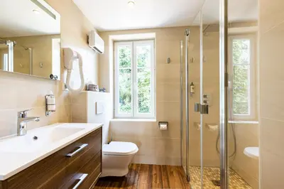 Salle de bains dans l'établissement Hostellerie Bourguignonne