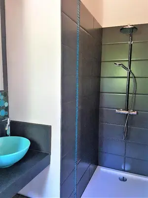 Salle de bains dans l'établissement Agathe et Titi