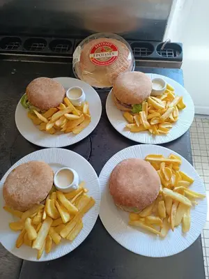 Nourriture dans l'hôtel ou à proximité