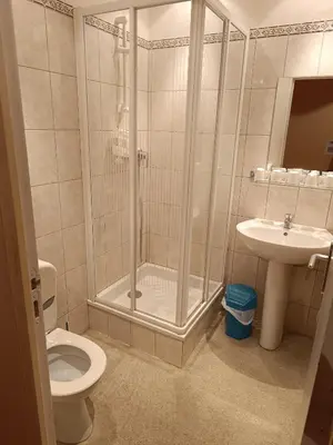 Salle de bains dans l'établissement Le Terminus