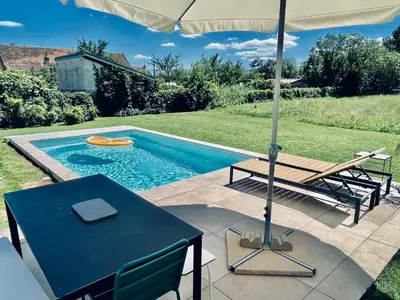 Piscine de l'établissement le Couvent des Climats ou située à proximité