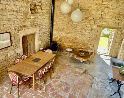 Coin salon dans l'établissement le Couvent des Climats